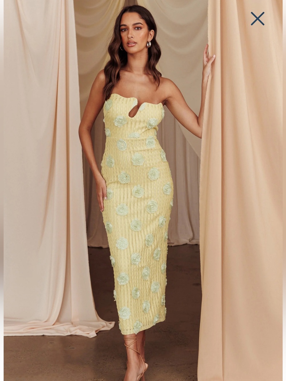 Selfie Leslie Textured Floral Midi Dress